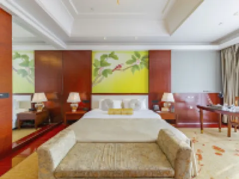 河北省白鹿温泉ホテル 平山のホテル