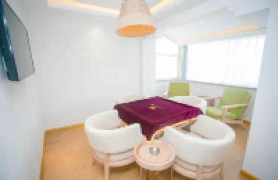 Changchun Lanhai Tangquan Business Hotel