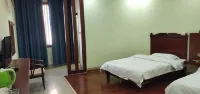 Huaxia Hotel - parking
