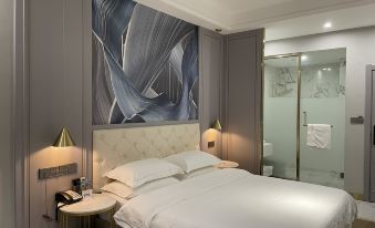 Qujing Blue Sea Light Luxury Hotel