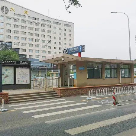 Liru Tujia Hostel Отели рядом с достопримечательностью «Станция метро Fuxingmen»
