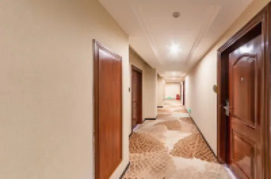 Maoming Bincheng Business Hotel (Dianbai Wanda Plaza Donghu Park)