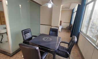 Huoqiu Longwang Palace Business Hotel