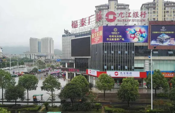 德興鑫華商務賓館