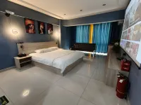 Moye Movie Homestay (Renmin Road Jiaozuo University) - balcony