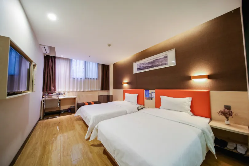 7 Days Premium Hotel