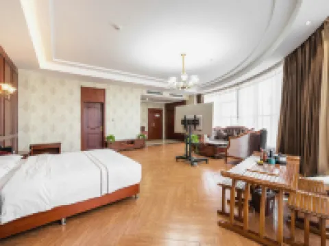 Luonancangsheng International Hotel Hotéis em Luonan