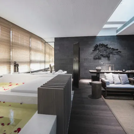 Minggu Spa & Club