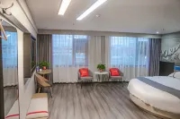 Shankee Hotel (Qinyang Bus Station) Отели рядом с достопримечательностью «Кокс-Кокс-Колледж современной техники и техники»