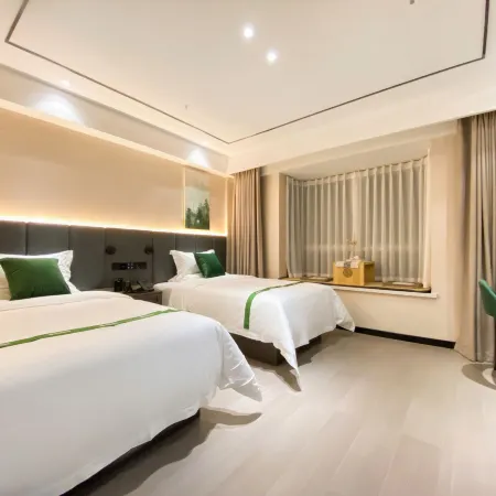 GreenTree Inn Express Hotel((Hebi East Station Store)