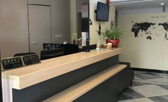 Yining Hotel (Shanghai Hongqiao Road Metro Station)