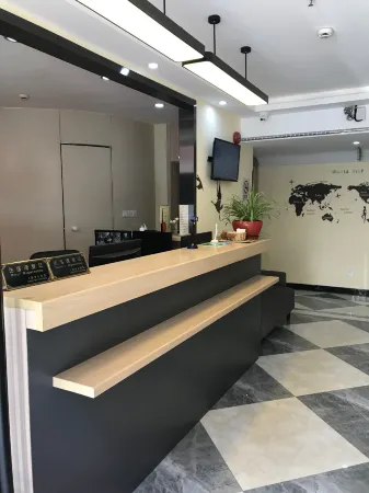 Yining Hotel (Shanghai Hongqiao Road Metro Station) Отели рядом с достопримечательностью «Donghua University(Yanan Road Campus)»