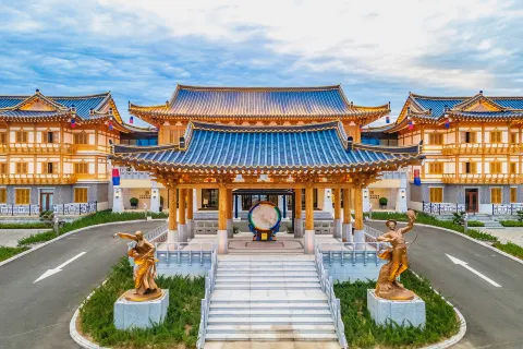 Ethnic International Garden Hotel