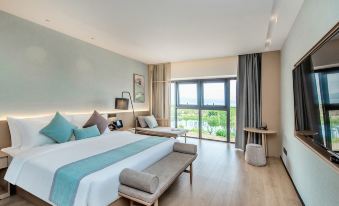 Immersing Holiday Hotel (Chengjiang Fuxian Lake)