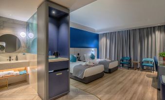 Qingdao Huangdao District Dongjiakou Port Subway Station LANOU Hotel