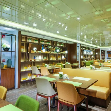Hampton by Hilton Shenzhen Bantian Отели рядом с достопримечательностью «Штаб-квартира компании Huawei»