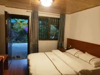 Jinghong Huayao Dai Farmhouse Chinese Inn