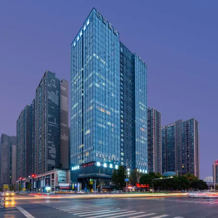 QIANNA HOTEL(Zhongyuan International Expo Center Fenghuangtai Subway Station) Отели рядом с достопримечательностью «Начальная школа иностранных языков, Хуйцзэнь, Гуанчжоу»