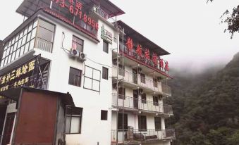 Quiet Mountain Peaceful Voyage Tourist Hotel