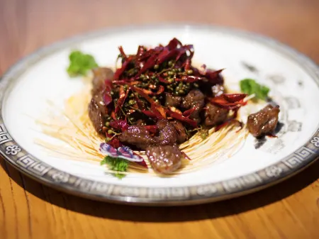 Buyue Hotel Отели рядом с достопримечательностью «Baoding Zoo»