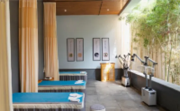 Bayuquan Xiongyue Wangyuhe Private Hot Spring Courtyard House