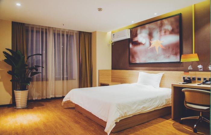 IU Hotel (Sansu temple, Meishan Statue Square)