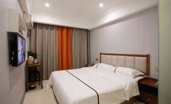 Sunshine Holiday Hotel (Gaizhou Zhanqian Shop)