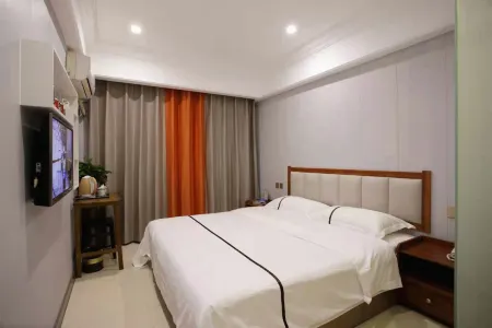 Sunshine Holiday Hotel (Gaizhou Zhanqian Shop)