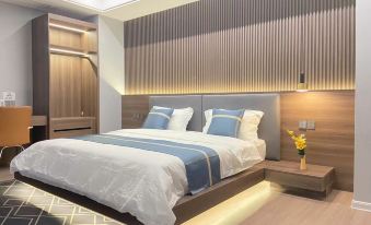 V Space Apartment
