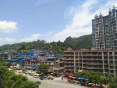 Duyun Jinyuan Apartment (Yinan Normal University Shop)