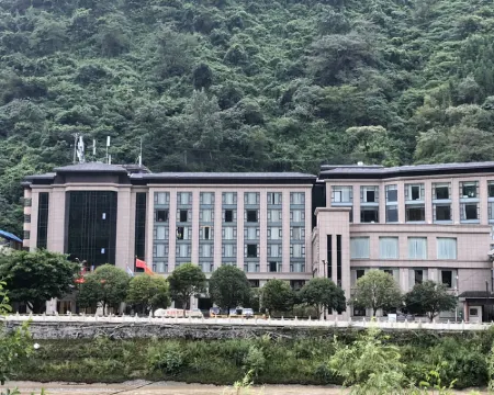 Panda Hometown Hotel Hotel a Baoxing