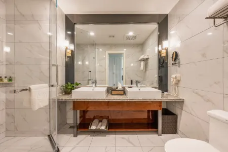 Hami Shenghu International Hotel (Baicheng Railway Station)