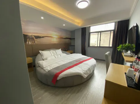 Junyi Hotel (Tongcheng South Gate Bus Station)