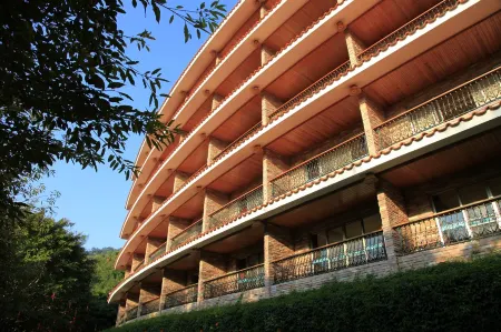 Yannanfei Weilong Hotel Отели рядом с достопримечательностью «Yearning Tea Plantation Tourist Attraction»