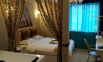 Yingshan Wutong Siyu Theme Hotel