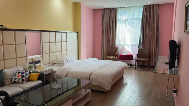 โรงแรมฮอลิเดย์ อินน์ นิวเวิลด์ หลานซาน