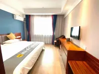 Manbo Hotel (Yichang Wuyue Plaza actually Home Store)