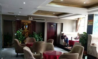 Yilong Jiatai Hotel