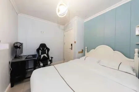 X9 E-sports Cinema Hotel (Guanggu Plaza) Отели рядом с достопримечательностью «Wuhan Polytechnic Architectural Engineering College»