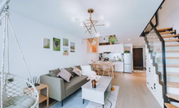Mixu Loft Holiday Apartment (Qingdao Taitung Pedestrian Street)