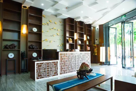 Rongxian Nanhua Tengyu Business Hotel Отели рядом с достопримечательностью «Giant Buddha in Rong County»