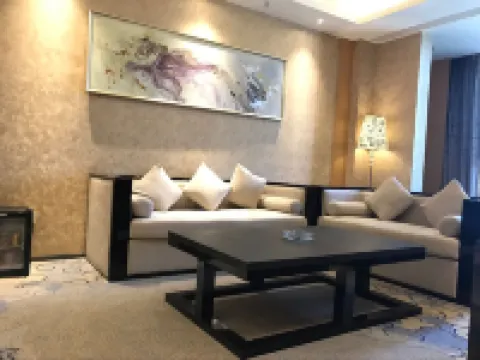Yilong International Hotel (Xincai Moon Bay Park)