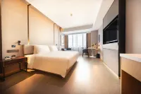 昆明西山區大觀公園亞朵酒店 鄰近百年米軌麻園集市的酒店