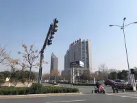 Yunwu Theme Apartment (Xinxiang Huazhong Branch)