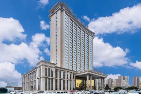 Wanfu International Hotel Отели рядом с достопримечательностью «Baoji University of Arts and Sciences»