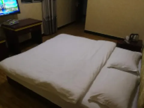 Tongren Yanhe Precious Hotel