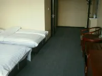 Chonghua Business Hotel