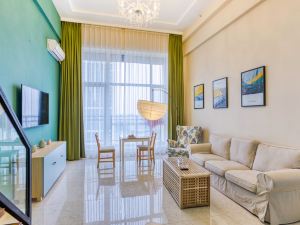 Blue Luxury Impression Apartment (Yingkou Wanda Plaza Zhongtian International Branch)