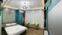 Locomotive Movie Theme Hotel - balcony