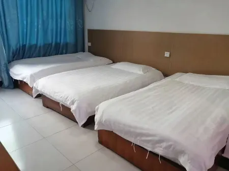 Shidai Hotel Отели рядом с достопримечательностью «Mao Zedong Former Residence (Northwest to Sanwan Travel Shopping Center)»